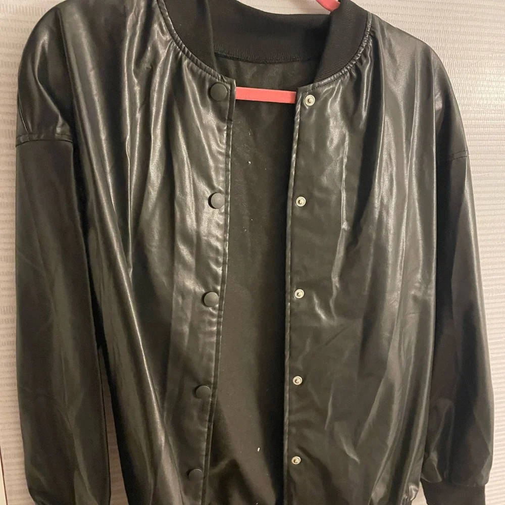 leather jacket - Picture 2 of 3
